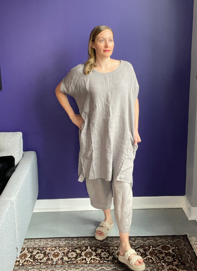 Loose linen pants in taupe by Mes Seours et Moi
