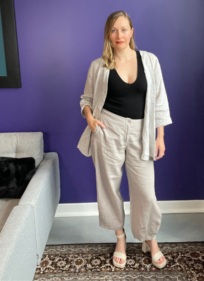 Loose linen pants in taupe by Mes Seours et Moi