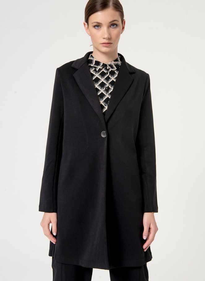 Surkana long black blazer