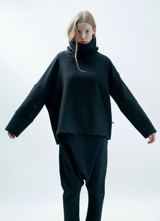 Xenia long sleeved solid and knitted oversized top in black