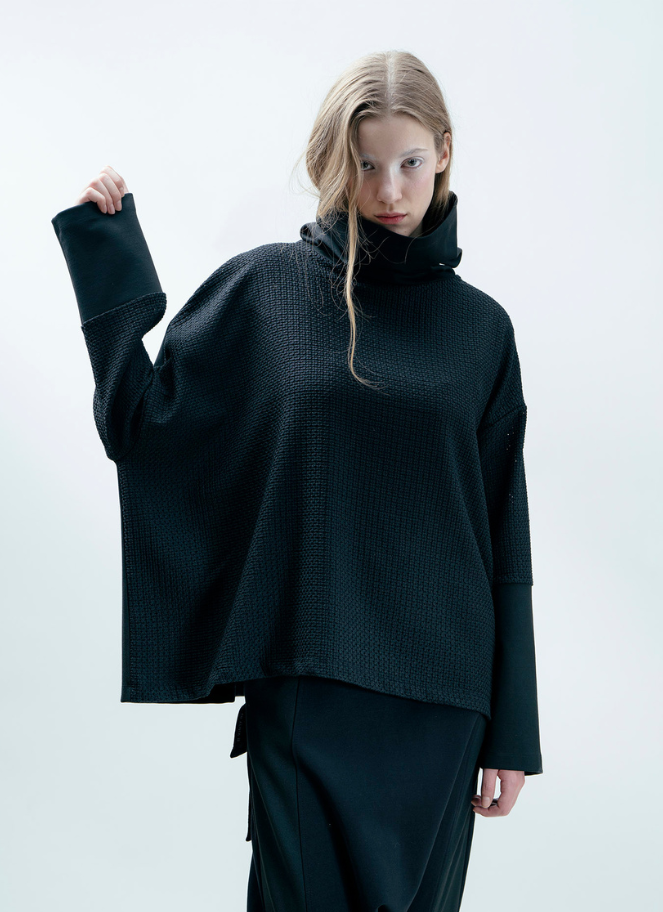 Xenia long sleeved solid and knitted oversized top in black