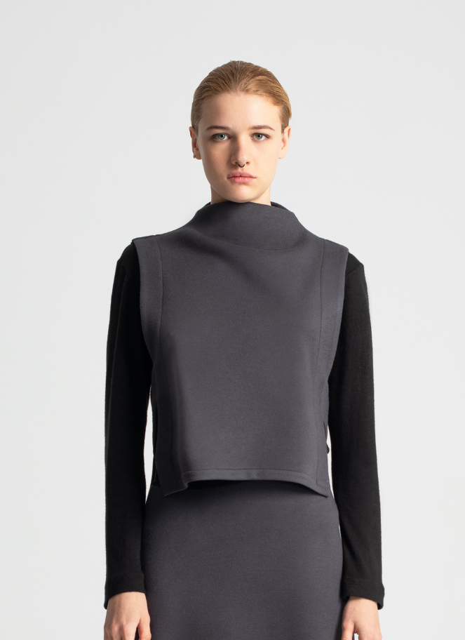 Lotus Eaters Sleeveless Vest in Gray