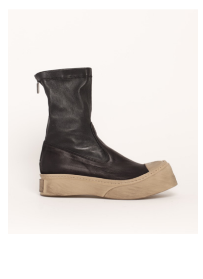 Black leather boots with chunky sole from Lofina